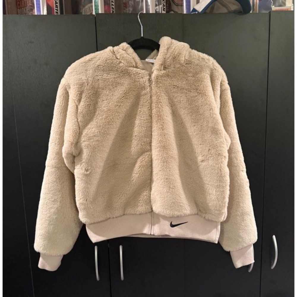 Nike Faux Fur Hooded Jacket Beige Zip Up Swoosh Women's‎ XS